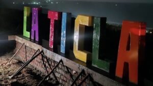 La Ticla instala letras conmemorativas