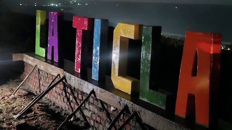La Ticla instala letras conmemorativas